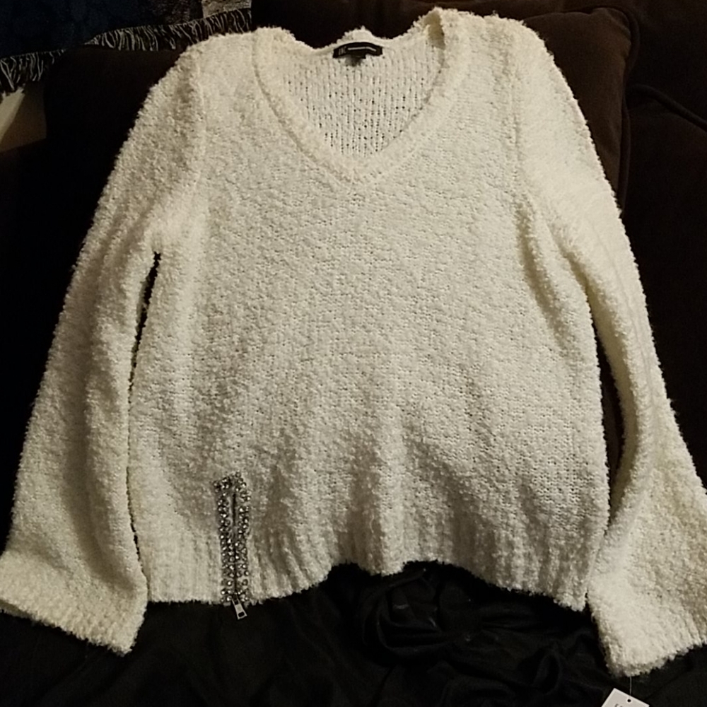 Sweater. Tags in place. New